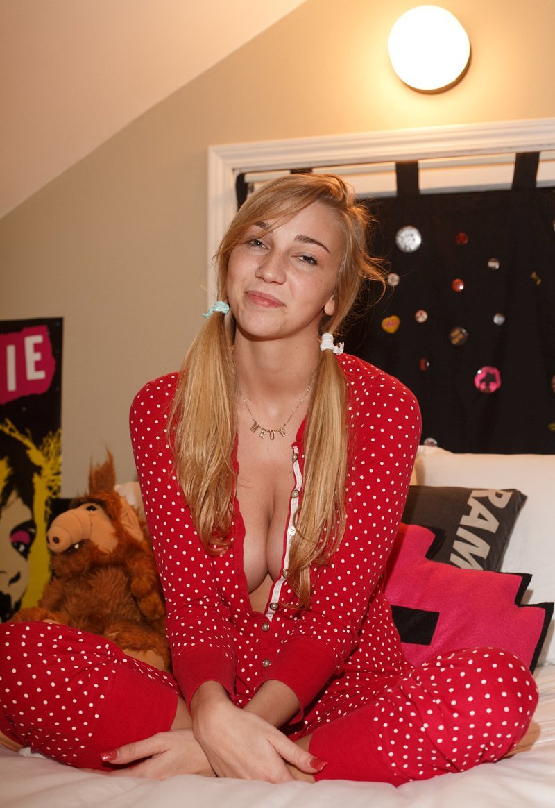 Анна, 20 лет, 1 размер груди